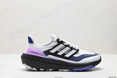公司级阿迪达斯adidas Ultraboost Light 全掌爆米花休闲运动跑鞋。采用网材搭配反光皮革鞋面，配上stretchweb网格外底和boost中底