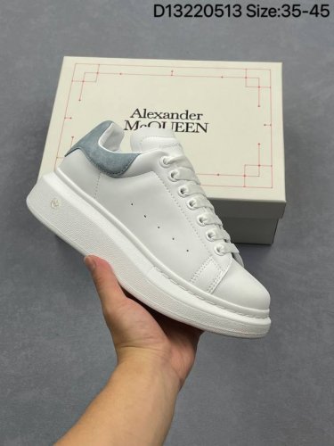 意大利高奢品牌-亚历山大 麦昆Alexander Mcqueen Oversized Sneakers 低帮时装钻钻尾厚底休闲运动小白板鞋 553680 码数：