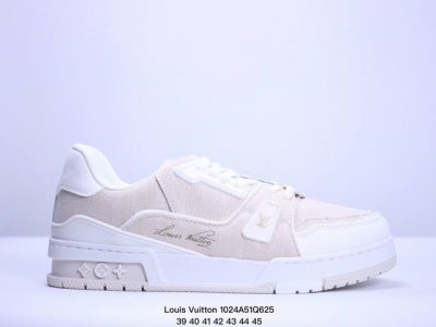 Louis Vuitton Trainer Sneaker 路易威登低帮休闲鞋 艺术总监 Virgil Abloh 设计的路易威登手写标识则于侧面彰显品牌格调.