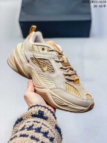 Nike Air Monarch M2K 复古单品 复古潮流优质皮革打造鞋面，夸张流线极符 风靡老爹元素 外形延续当下潮流得未来感老爹鞋 设计干净配色风格也带有
