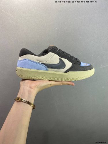 nike Sb Force 58 百搭单品 是一款将前沿创新带入街头的单品 它具有硫化杯底 具有出色的耐用性和灵活性 使用帆布和绒面革 在饰面上放置通风口 它自