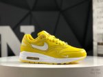 耐克 Nike Air Max 1 耐克气垫 缓震 耐磨运动鞋 鞋身材质均选择皮革 织物 麂皮多种材质覆盖 保证质感的前提下 层次感也相当不错 带有开窗式 Ai