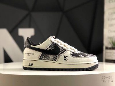 耐克 Nike Air Force 1 Low 空军一号 Af1 低帮百搭休闲运动板鞋。柔软、弹性十足的缓震性能和出色的中底设计，横跨复古与现代的外型结合，造就