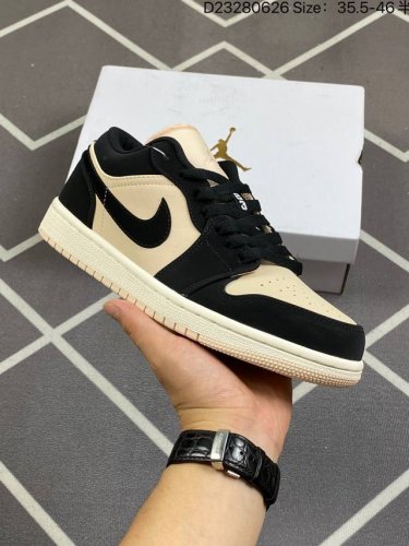 Air Jordan Aj1 Low 低帮 奶茶粉 全鞋采用原装头层皮，用料扎实 精雕细琢 鞋型极致还原. 四线中底拉帮皮料选材 钢印 背胶一应俱全 全新批次