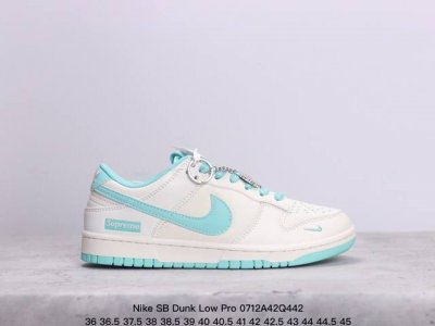 耐克nike Sb Dunk Low Pro 复古低帮 真标 休闲运动滑板板鞋。采用脚感柔软舒适zoomair气垫，有效吸收滑板等极限运动在落地时带来的冲击力，