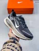 180 耐克 Nike Vomero 18 厚底增高老爹运动跑步鞋。全新 Vomero 提供比以往更多的緩衝效能以及該系列有史以來最高的鞋底高度，結合 Nike
