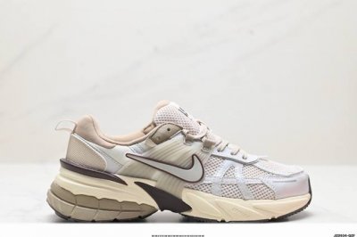 真标耐克Nike Wmns V2K Runtekk Low”White Grey Pink”复古潮系列未来复古老爹风百搭休闲运动慢跑鞋 货号:Fn0738-10