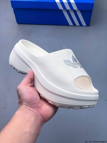 阿迪达斯 Adidas Adifom 夏季沙滩涉水百搭休闲拖鞋 露趾凉拖鞋 超厚底增高男女鞋凉拖鞋。采用超轻95% 注塑 Eva塑料,5%泡沫塑料发泡缓震物料成