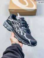 210 Asics Gel-1130舒适运动防滑耐磨低帮休闲跑步鞋 在透气和防滑方面也是很出色 有前掌透气网布加上鞋底X型纹路增强了透气性和地面抓地力 跑起来也