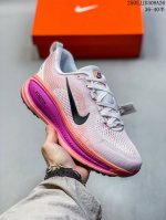 nike 耐克 佛莫罗18代系列 升级原楦原数据开发纸版 采用科技织法轻盈织物合成鞋面材质 足底搭载 Zoomx 缓震配置 Cushlon 3.0混合泡棉中底缓