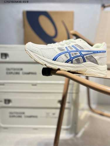 Asics Gel-Contend 4亚瑟士经典跑鞋 如今机能风和户外风吹得正劲，便是主打“Urban Outdoor机能越野风格”，城市和户外场景都能轻松应对