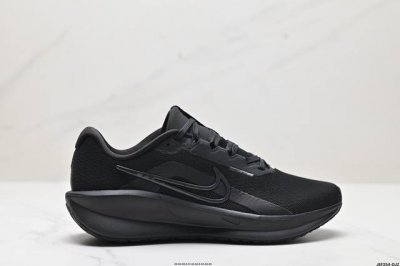 公司级耐克nike Downshifter 13 网面透气 舒适减震 防滑耐磨跑鞋 登月13代 非凡体验,轻盈舒适。专为实现舒适畅跑而打造, 采用出色鞋面, 巧