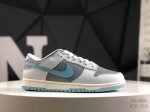 耐克 Sb Dunk Low Pro 扣篮系列复古低帮休闲运动滑板板鞋。采用脚感柔软舒适Zoomair气垫，有效吸收滑板等极限运动在落地时带来的冲击力，为街头运