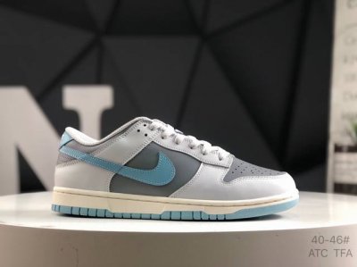 耐克 Sb Dunk Low Pro 扣篮系列复古低帮休闲运动滑板板鞋。采用脚感柔软舒适Zoomair气垫，有效吸收滑板等极限运动在落地时带来的冲击力，为街头运