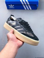 阿迪达斯Adidas Originals Sambae W 百搭单品复古桑巴板鞋 adidas Sambae W采用了生胶材质的厚底设计 轻松提升身高同时 带来