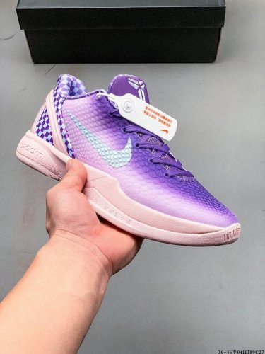 耐克Nike Kobe 6 Protro Vi 科比时尚休闲运动篮球鞋 Kobe 6 Erica Var采用了复合式的鞋面，内层为透气网面，中层加载Fly Wi