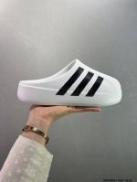 阿迪达斯Adidas Adilette Clogs Mule 莱特穆勒系列休闲运动室内外涉水包头露跟凉鞋式洞洞拖鞋 货号:If6184 尺码:36-45 Id: