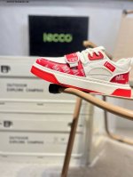 ecco爱步男鞋轻便透气舒适耐穿 亲肤吸汗舒适内里 防滑防磨 持久干爽 简约粗绳系带 穿脱更加方便 柔韧防滑大底 鞋底立体凹槽 凹凸花纹加持 增强防滑减震性能