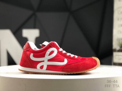 罗意威 Loewe Ballet Runner 2.0 Sneakers 芭蕾舞2.0系列阿甘复古风德训薄底百搭休闲运动鞋 #不对称鞋头设计 袜状内部结构 轻盈