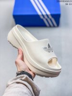 36-45 Adidas 阿迪达斯 超轻耐磨一体式Md泡沫鞋身，内嵌厚实内嵌欧索莱环保鞋垫，半包覆鞋面组合弹力厚底 阿迪达斯Adidas Adifom Stan