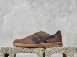 Ws版 Hay X Asics Skyhand Og 复古板鞋 Asics 亚瑟士 是日本实业家鬼家喜八郎创立的跑鞋运动品牌，名字想法源自著名的拉丁谚语“Ani