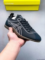 170 onitsukatiger鬼冢虎 Sclaw 全新休闲鞋旅游鞋 鞋袜一体的别致设计，营造包裹式舒适质感。明线勾绘标志性虎爪纹，精妙诠释简约精髓。 032