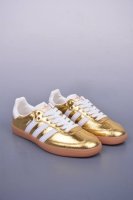 Adidas Samba Og 复古桑巴板鞋 纯原大厂出品 这款桑巴鞋展示了高质量的工艺 带有装饰的超锁缝制和无缝的手感 柔软、柔软的皮革造型和标志性的3条纹完