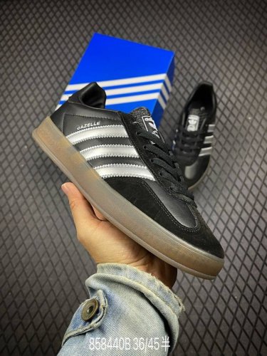 公司级adidas Originals Gazelle Indoor 三叶草休闲防滑耐磨低帮板鞋 鞋头出色设计 塑就出众贴合感 稳固的后跟贴合足部曲线设计 软弹
