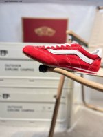Vans Super Low pro 官方新款 复古薄底德训鞋系列 以经典Vans Serio为灵感，与春日街头适配度拉满，一脚踩进浅浅春色。华夫大底搭上 Ev