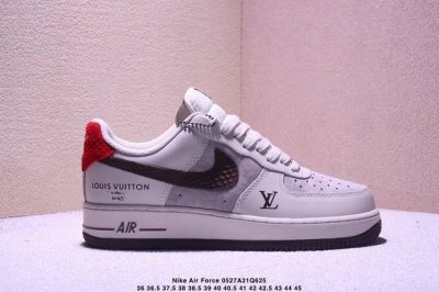 公司级耐克Nike Air Force 1 07空军一号低帮百搭休闲运动板鞋 柔软 弹性十足的缓震性能和出色的中底设计 横跨复古与现代的外结合 造就出风靡全球三