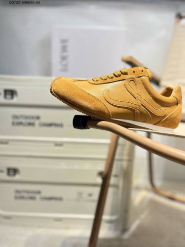 西班牙百年皮具奢华品牌 罗意威Loewe Ballet Runner Sneakers 芭蕾舞 系列阿甘复古风德训薄底百搭休闲运动鞋 尼龙和牛皮革运动鞋，不对称