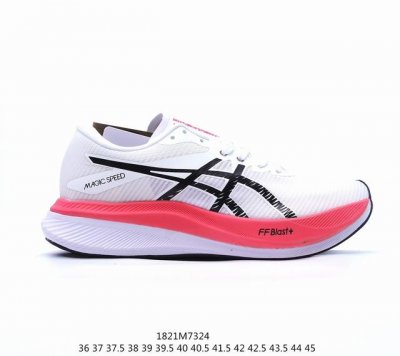 公司级asics 亚瑟士magic Speed 3稳定跑鞋鞋面采用双层提花网面设计，提高包裹性和透气性，后跟搭载稳定系统科技t-Gel提升整体支撑力和结构感，减