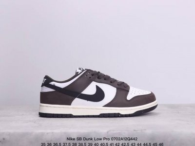 耐克nike Sb Dunk Low Pro 复古低帮 真标 休闲运动滑板板鞋。采用脚感柔软舒适zoomair气垫，有效吸收滑板等极限运动在落地时带来的冲击力，
