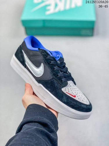 真标耐克nike Sb Force 58低帮休闲板鞋 是一款将前沿创新带入街头的单品，它具有硫化杯底，具有出色的耐用性和灵活性。使用帆布和绒面革，在饰面上放置通