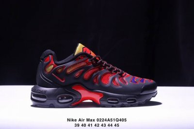 公司级耐克 Nike Air Max Plus是Nike旗下另类鞋款的代表，Tn 它诞生于1996年，是第一款使用Tunedair气垫的跑鞋，其特点就在于实现各