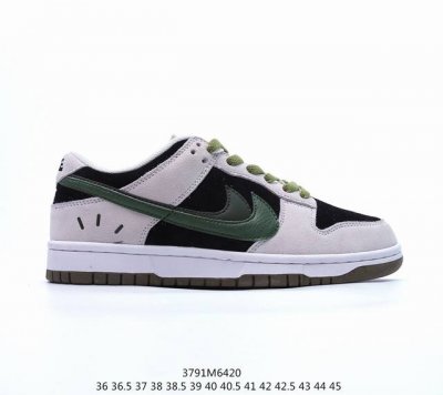 耐克 Nike Dunk Low Retro 运动鞋复古板鞋 作为 80 年代经典篮球鞋款，起初专为硬木球场打造，后来成为席卷街头的时尚标杆，现以经典细节和复古