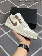 耐克 乔丹air Jordan 1 Low Aj1 乔1 乔丹1代aj1 低帮复古文化休闲运动篮球鞋。该鞋款从 1985 年元年款汲取设计灵感，焕新演绎简约经典