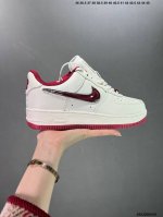 Air Force 1 ‘07 Low 新款情人节 原楦头原纸板 打造纯正空军版型 #专注外贸渠道 全掌内置蜂窝气垫 #原盒配件 原厂中底钢印、拉帮完美 官方同