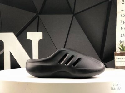 80 ad 阿迪 Adifom Iiinfinity Mule 潮流慕勒休闲拖鞋 Ih0356 进口Eva材料打造 无任何异味偏小 建议拿大1码 尺码：36-4