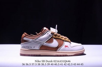 耐克Nike Sb Dunk Low Pro 扣篮系列复古低帮休闲运动滑板板鞋。采用脚感柔软舒适Zoomair气垫，有效吸收滑板等极限运动在落地时带来的冲击力，