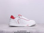 dior 迪奥网眼织物低帮运动休闲鞋 该款系列采用黑网色眼织物白和色科技料面精心制 作饰以反光“Cd30”图形标志 外格轻盈的刻雕效果橡胶鞋搭底配标志性点的缀提