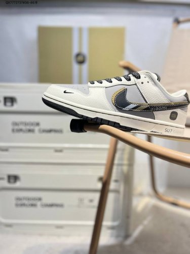 小米 X 耐克Nike Dunk Low 板鞋Sb系列经典百搭休闲运动板鞋加厚鞋舌的填充 使舒适性大大提升 同时也更方便穿脱中底部分则加入了脚感柔软舒适Zoom