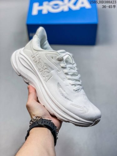 公司级小红书推荐Hoka W Bondi 9全新配色 这个品牌来自于新西兰的毛利语 Hoka表示大地 One One表示飞越 连起来就是飞越地平线 One On