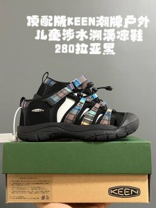 顶配版Kee*潮牌户外儿童涉水溯溪凉鞋 size 24-37码 户外大佬 Kee*科恩 潮牌 优质尼龙材料镂空拼接 透气又舒适 橡胶耐磨防滑包头大底 应对轻松不