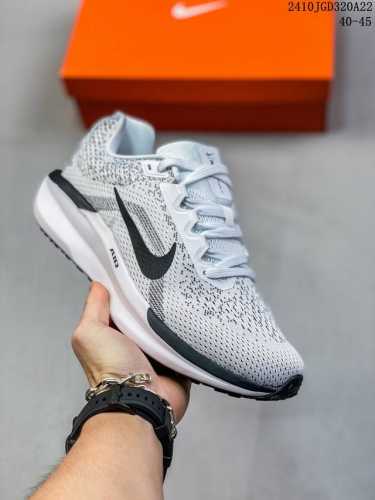 公司级！耐克nike Zoom Winflo 11 登月w11轻质透气休闲运动跑步鞋。升级中底为cushlon St，材质上更显得轻盈透气，耐磨性提高同时也使运