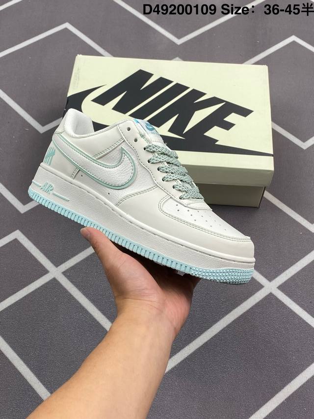 140 真标耐克Nike Air Force 1‘07空军一号低帮百搭休闲运动板鞋。柔软、弹性十足的缓震性能和出色的中底设计，横跨复古与现代的外型结合，造就出风