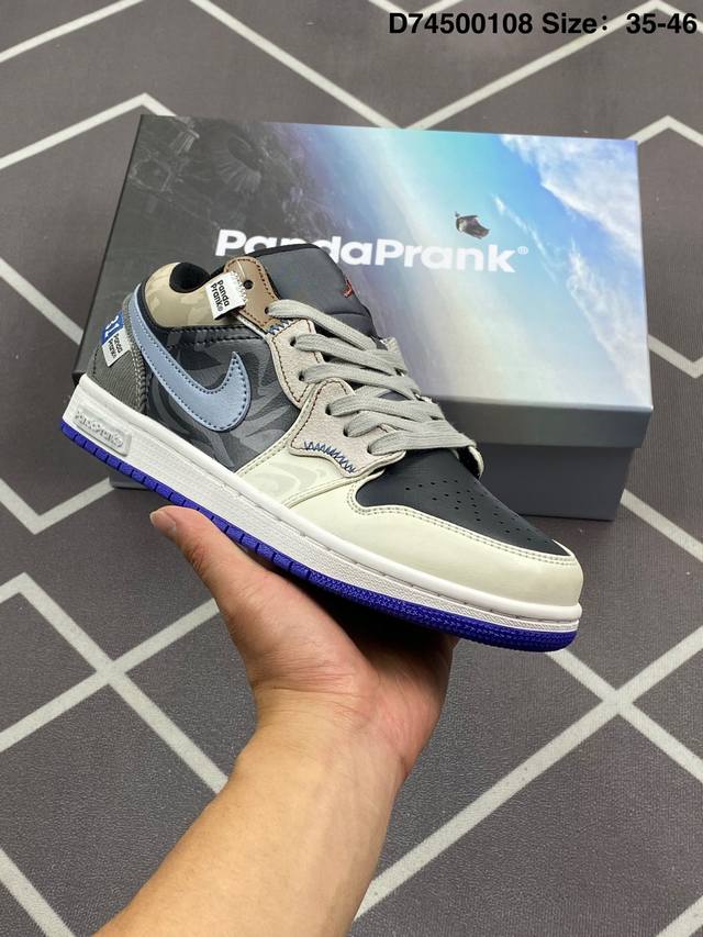 340 公司级Jordan Air Jordan 1 Low 飞跃天际线 燃情 灰白蓝 整体围绕熊猫恶作剧飞跃天际线主题设计，鞋身整体采用专属颜料重新喷涂。特殊