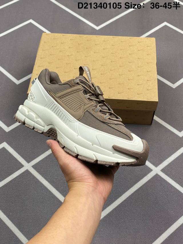 230 公司级耐克Nike Zoom Vomero Roam 马拉松复古跑五代休闲运动慢跑鞋 采用环保纤维革饰片组合网眼布鞋面材质 升级正确后跟Tpu加固 耐弯