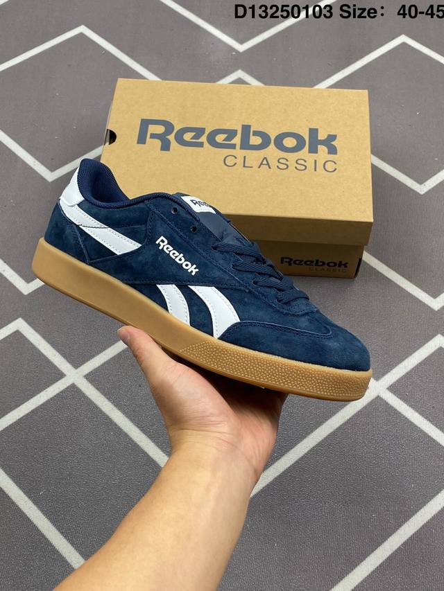 180 真标Reebok锐步官方24新品男女鞋Smash休闲复古板鞋德训鞋T头鞋 全合成皮革鞋面，T-Toe上饰有翻毛皮细节，顺应市场上的足球鞋流行趋势。该鞋型