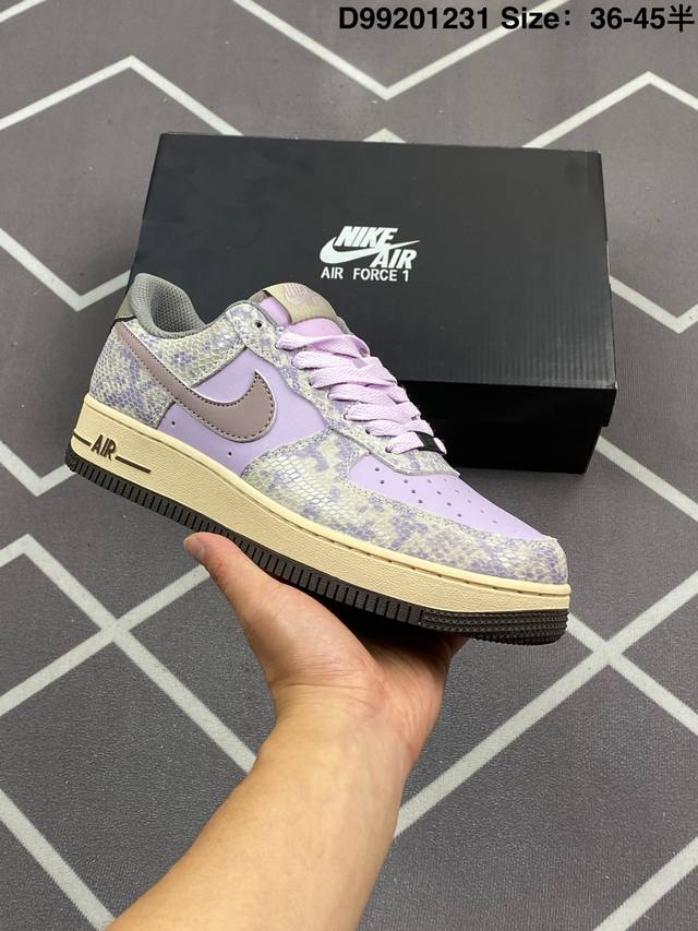 140 公司级Nike Air Force 1 ‘07 Low 空军一号含气垫 低帮百搭厚底增高休闲运动板鞋。柔软、弹性十足的缓震性能和出色的中底设计，横跨复古